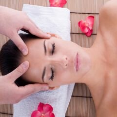 Подтягивающий массаж лица